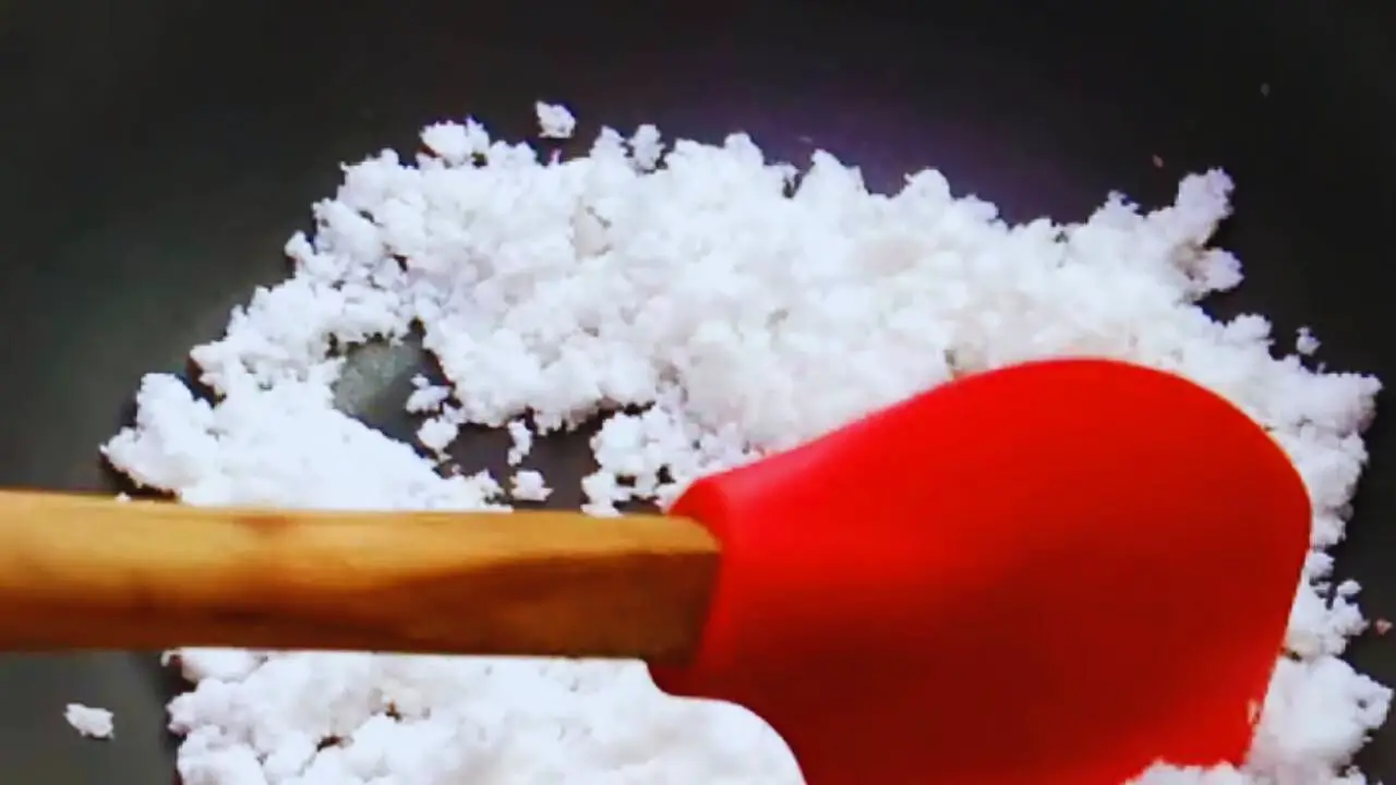 Stirring the coconut powder continuously