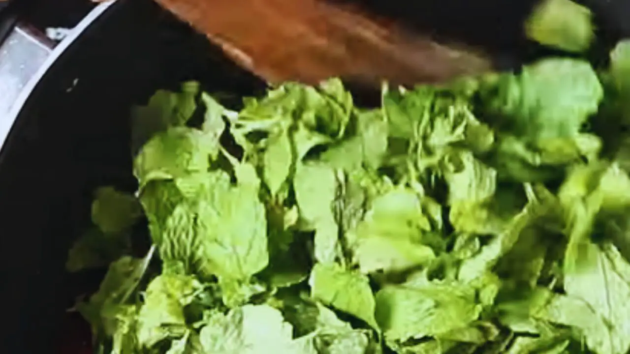 Mixing all the ingredients in the frying pan