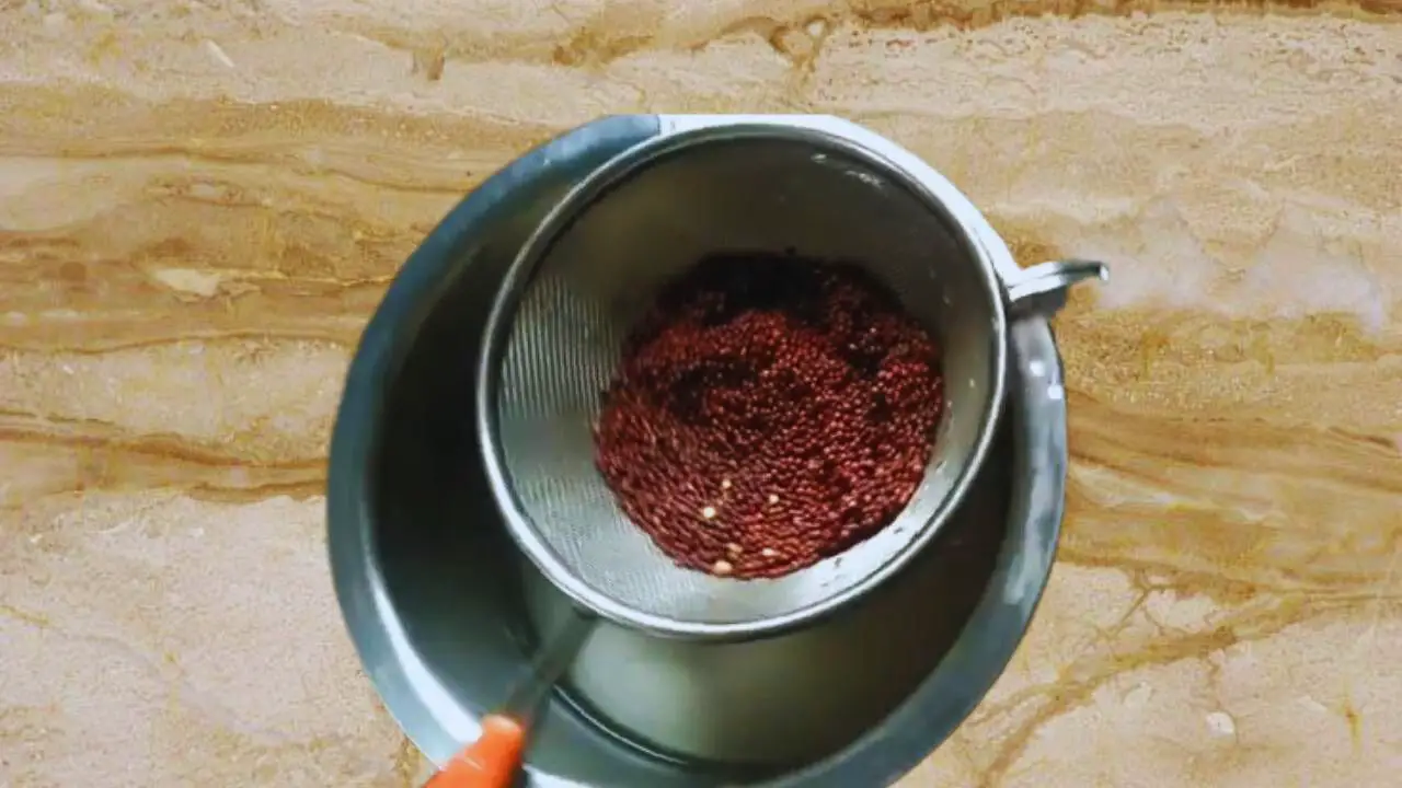 Straining the mustard seeds