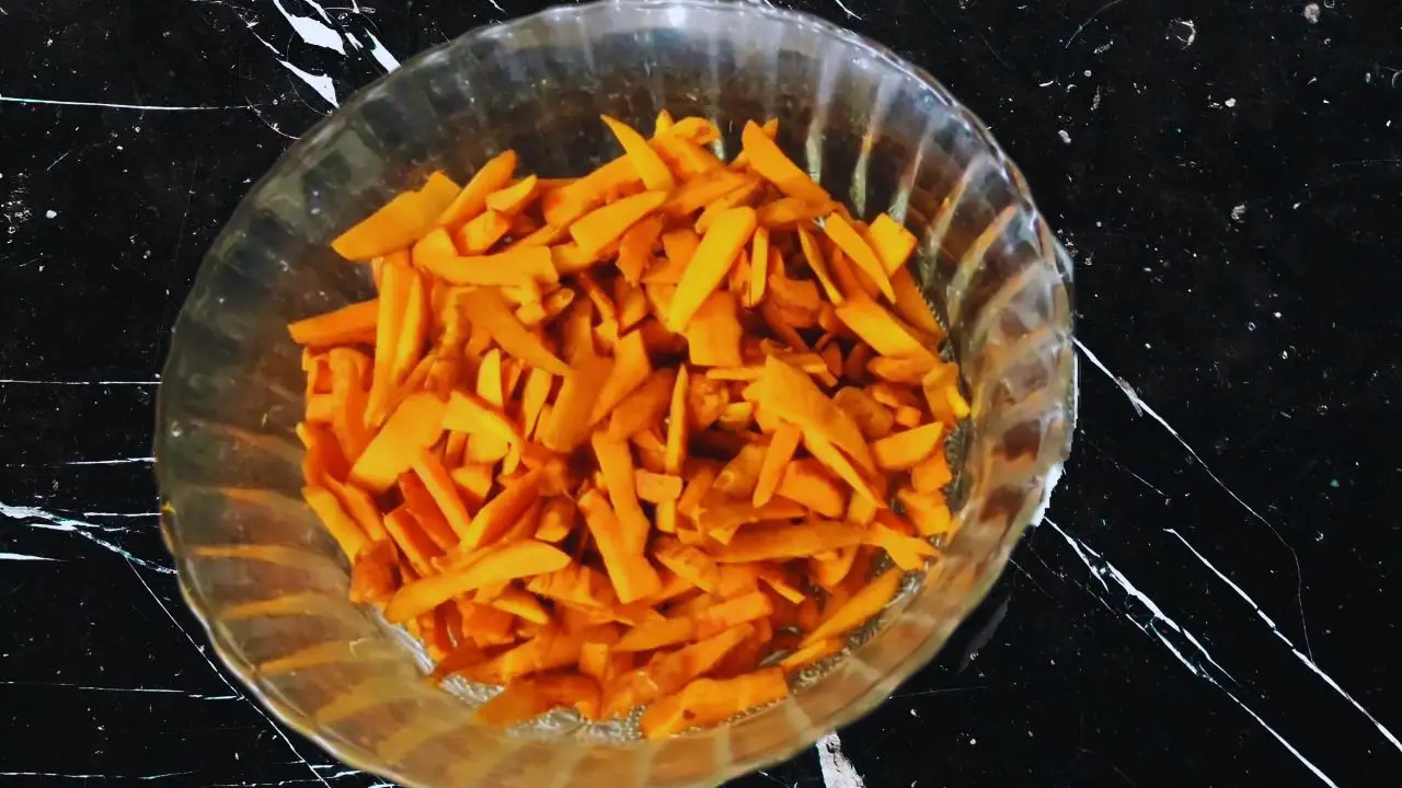 250 gm fresh turmeric cut into pieces
