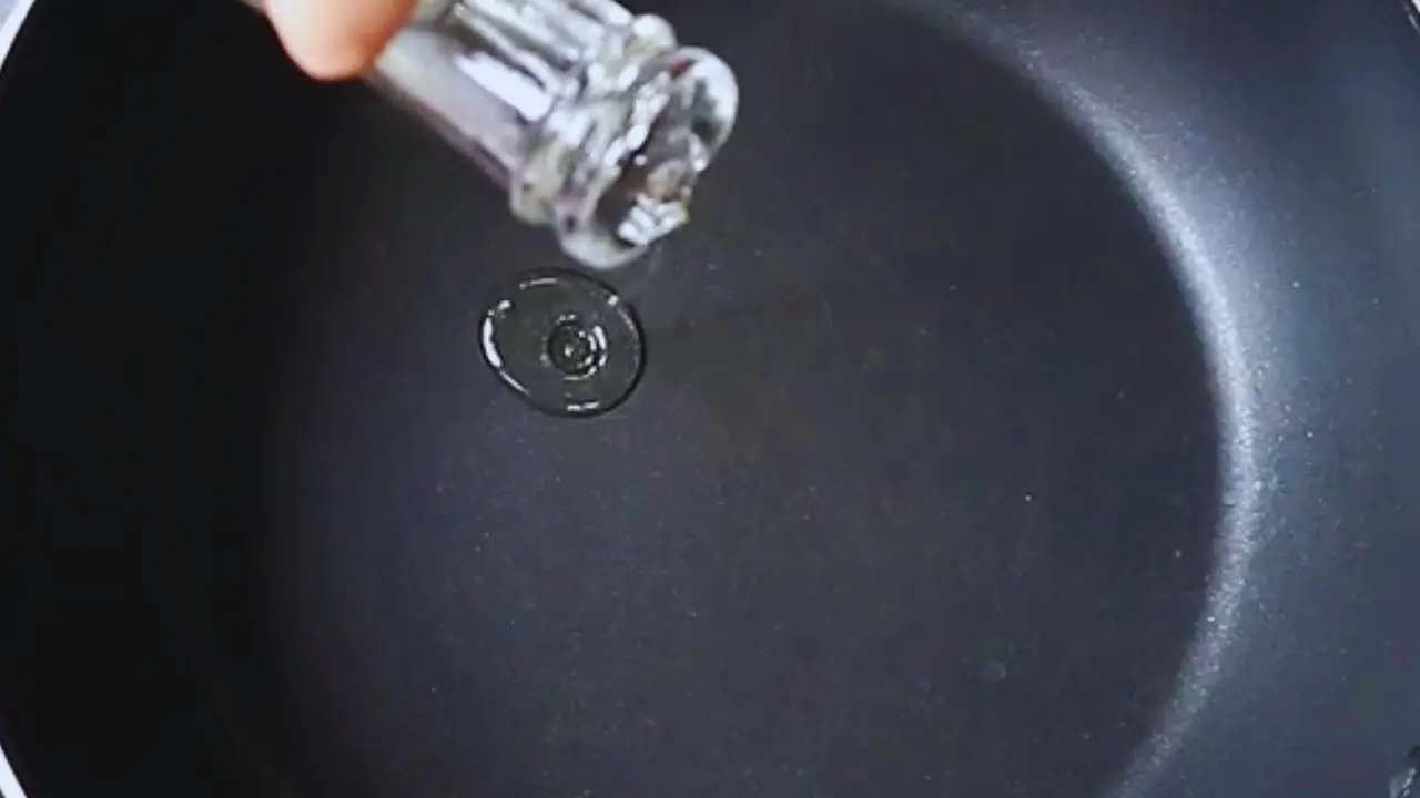 Adding 2 tsp of white oil in frying pan