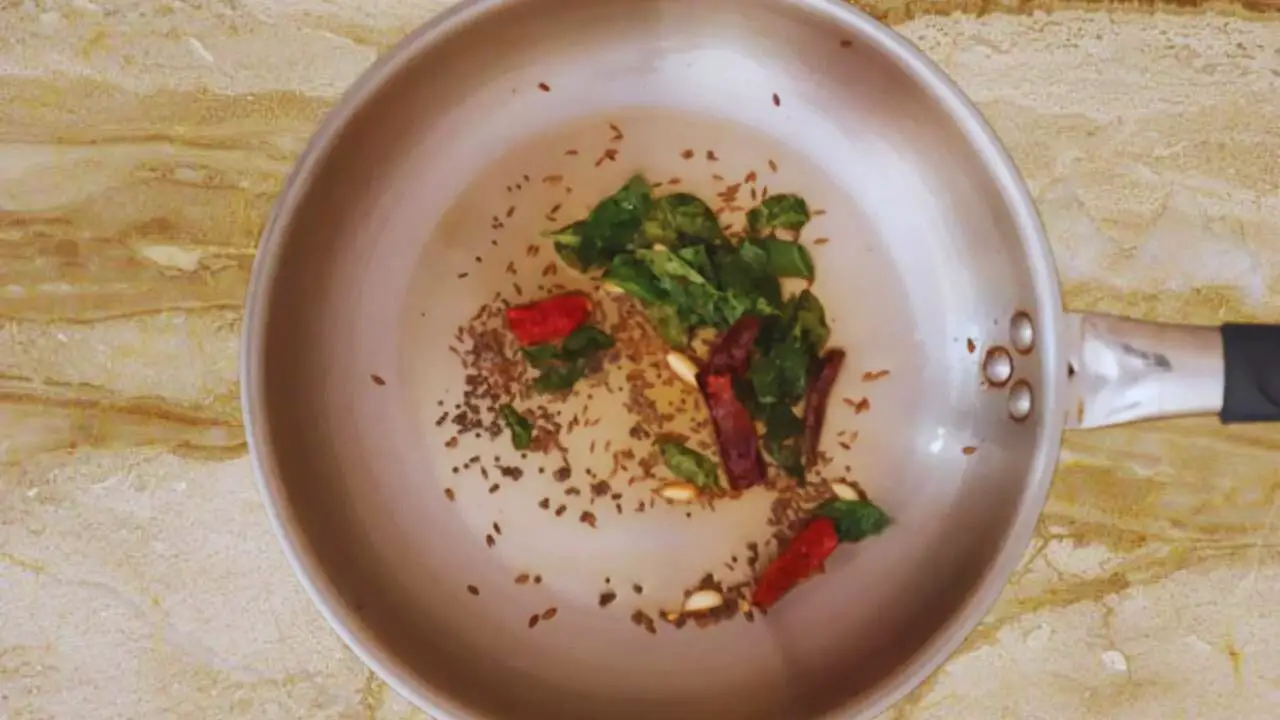 Curry leaves are fried nicely