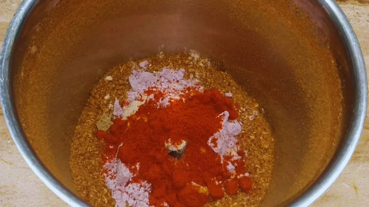 Added 1 tsp of Kashmiri red chili powder to the grinder