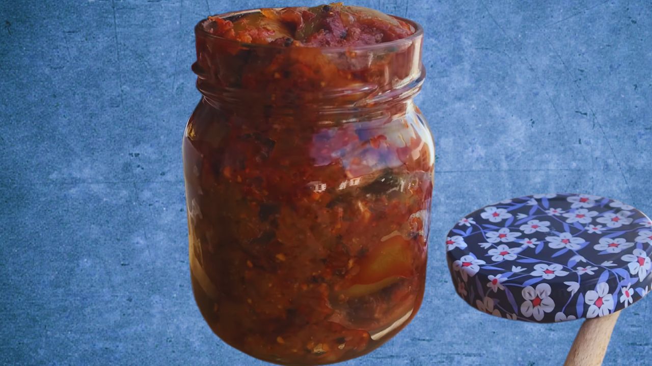 Storing the lime pickle in an airtight jar