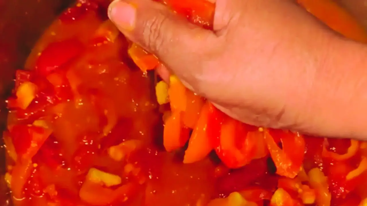 Squeezing the tomato pieces