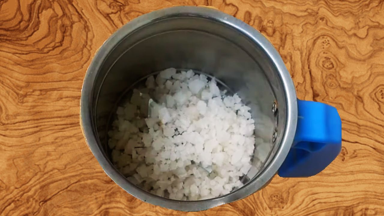 Adding 1 cup rock salt in a mixing jar