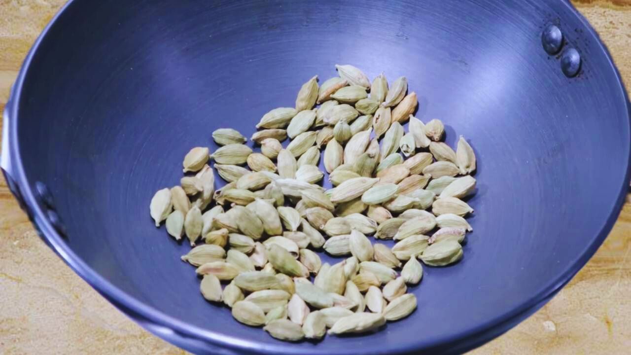 1 cup of cardamom in frying pan