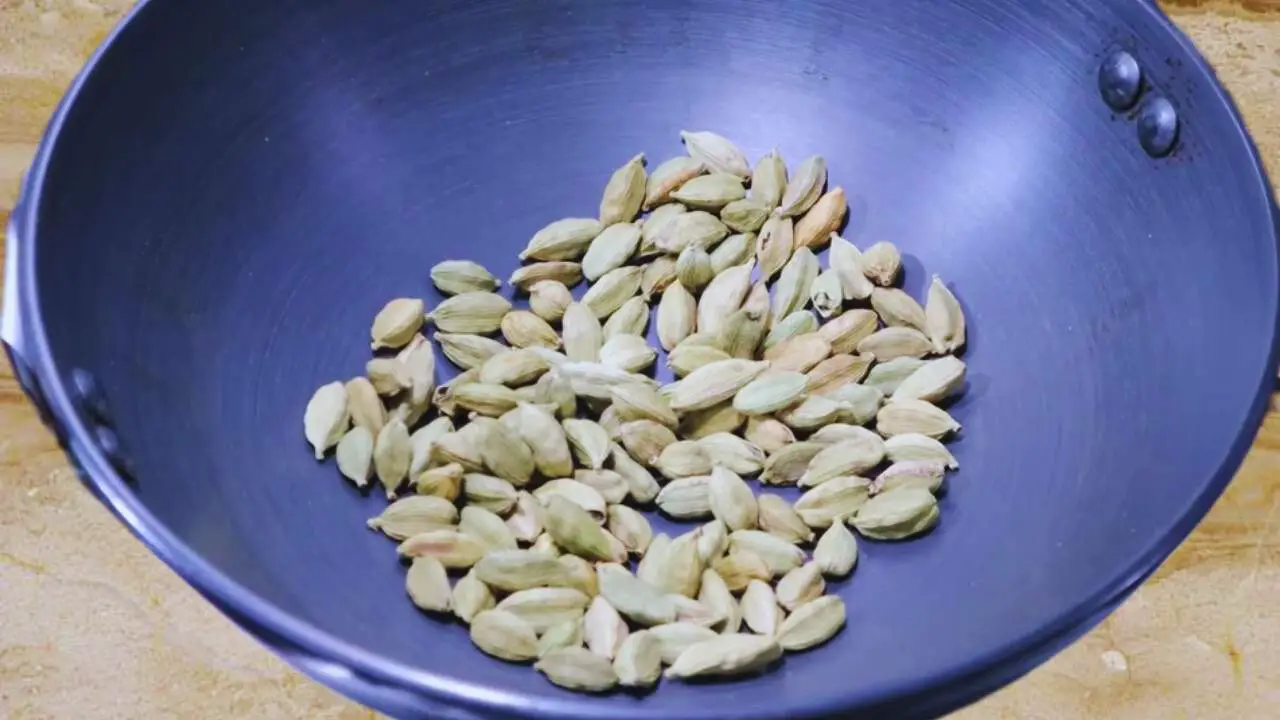 1 cup of cardamom in frying pan