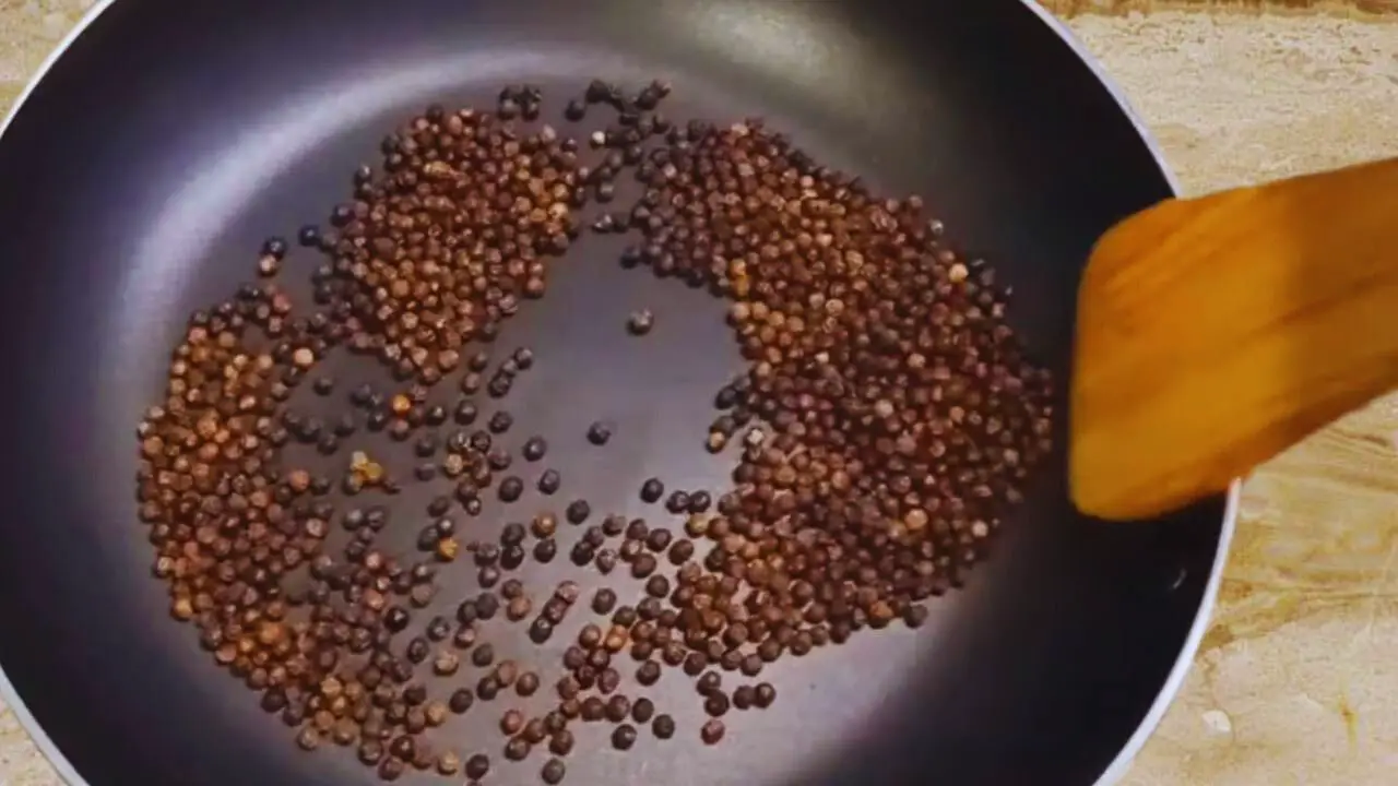 100 gm of black pepper in frying pan