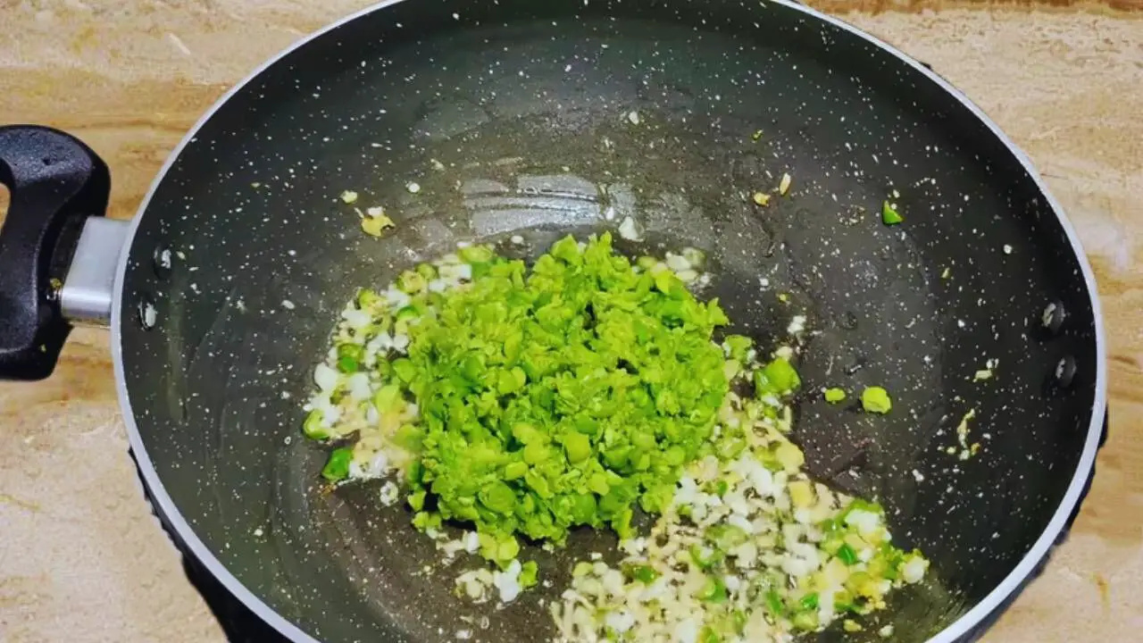 Adding green peas to make vegetable kabab