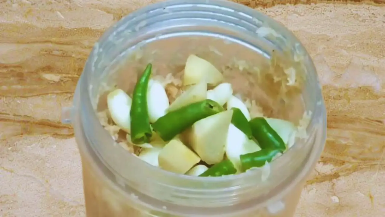 Blending chilies, ginger, and garlic 