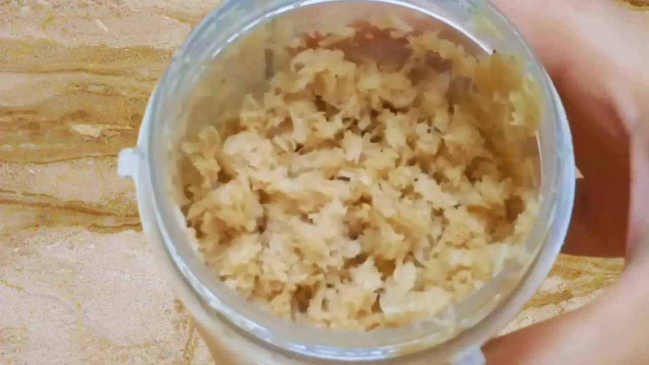 Coarsely ground soyabean chunks 