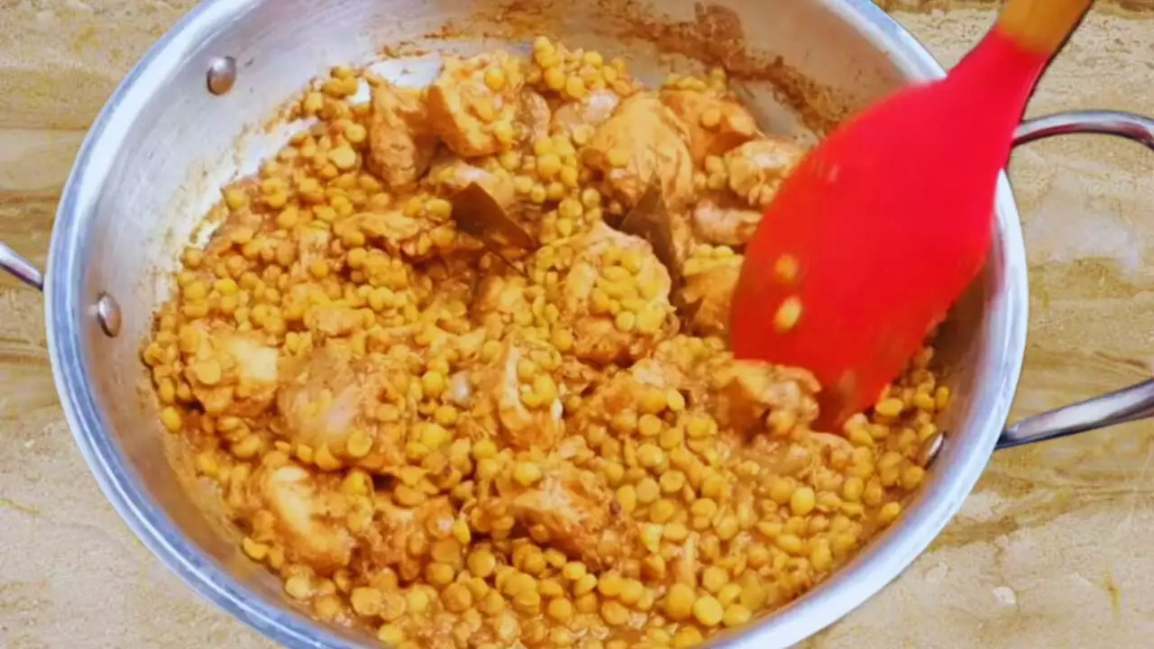 Cooking the chicken kabab mixture 