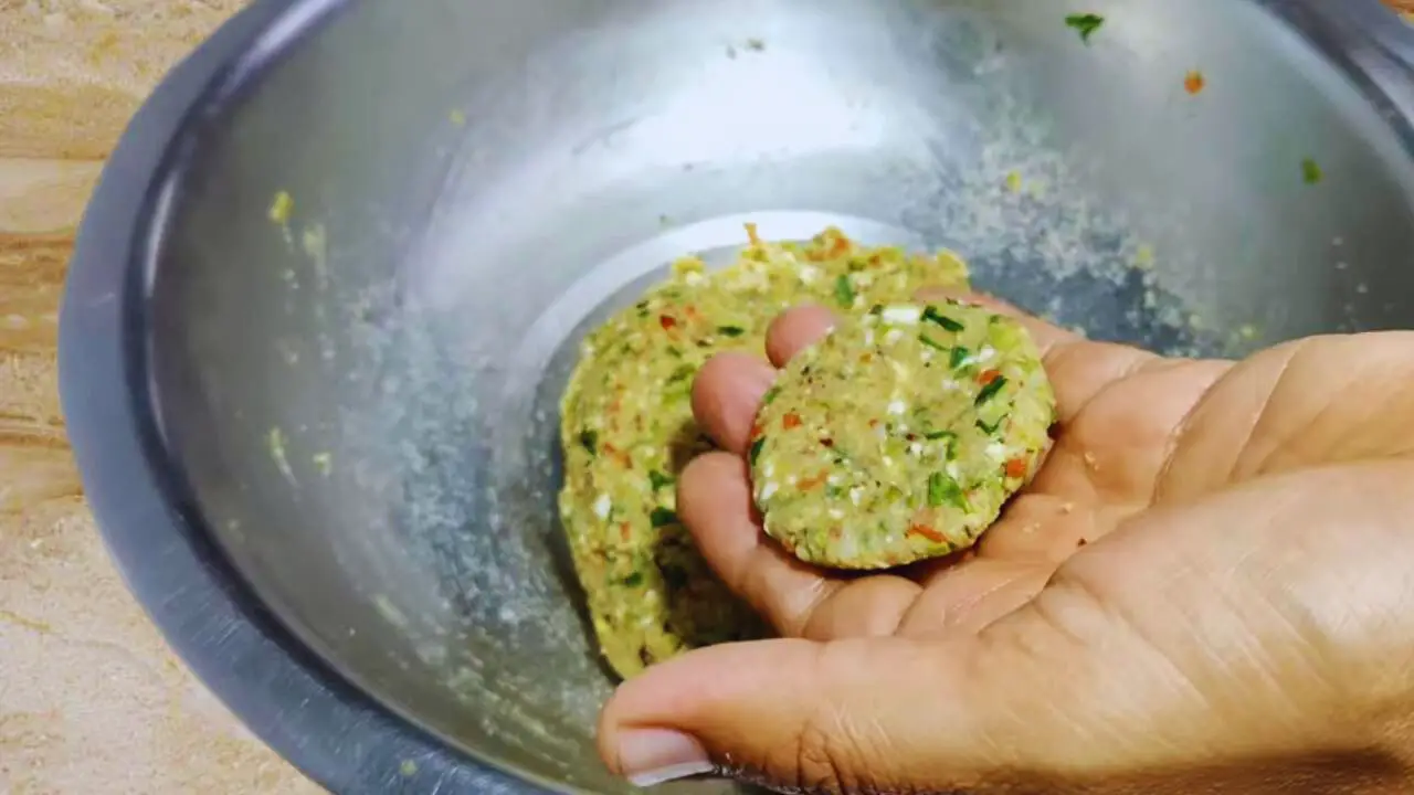Flattened bit of vegetable kabab mixture 