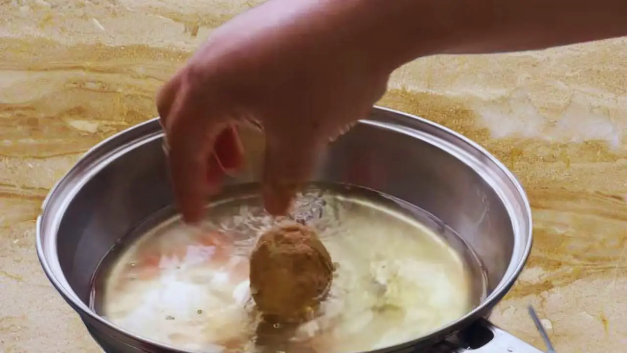 Frying the lentil kabab