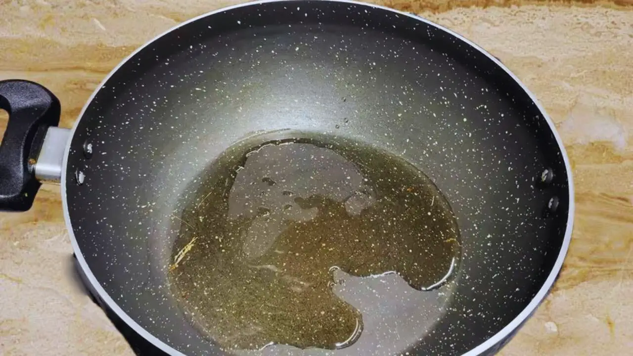 Heating oil to make vegetable kabab