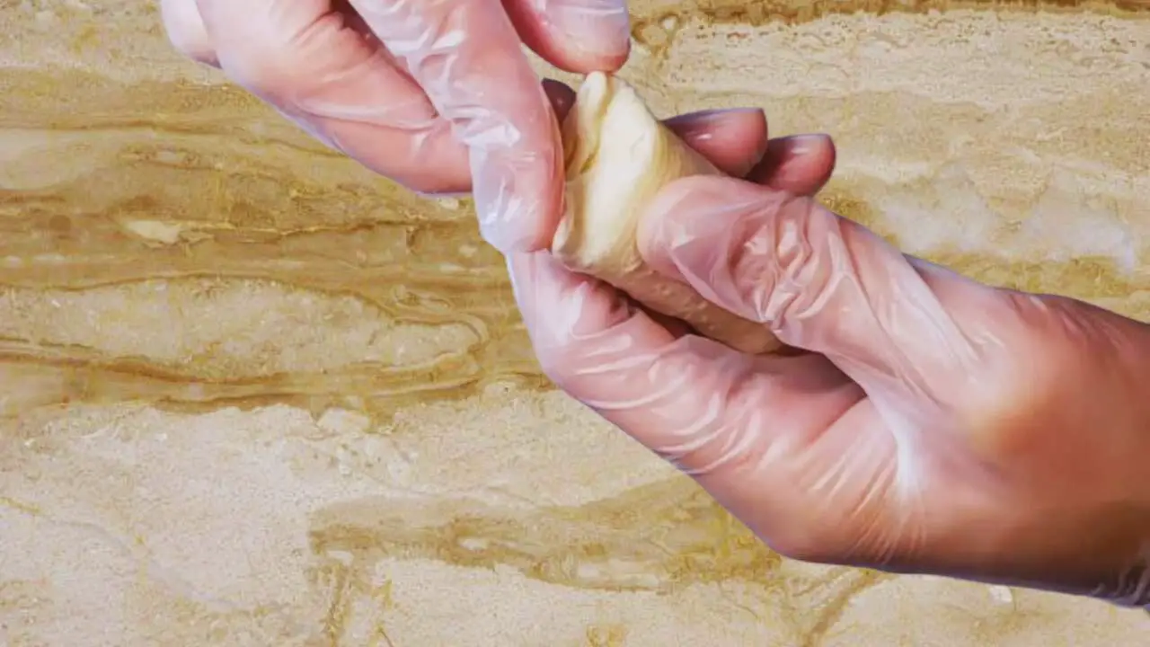 Sealing the ends of cheese stick
