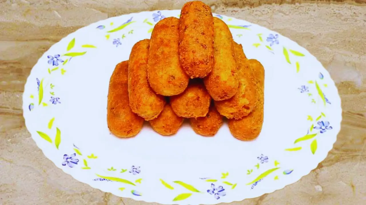 Serving delicious corn cutlets