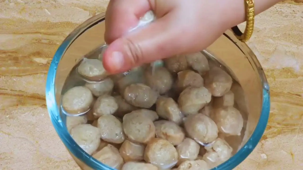 Squeezing additional water from soyabean chunks 