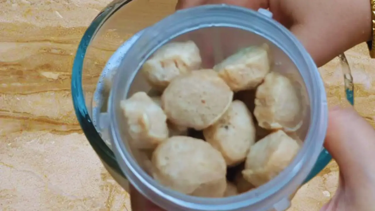 Transferring soyabean chunks to grinder 