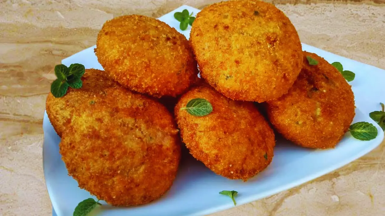 Tasty and crunchy dal tikkis served hot