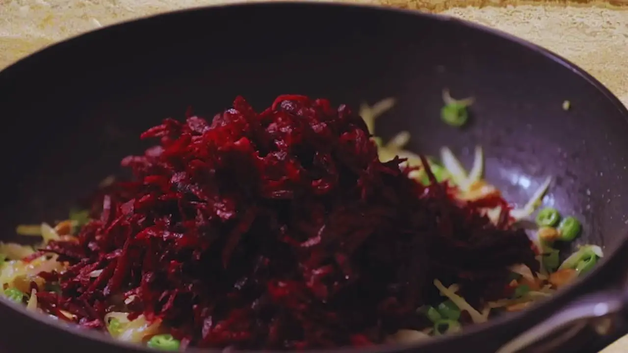 Adding grated beetroot as the principal ingredient of beetroot cutlet 