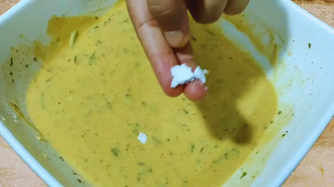 Adding baking powder to Paneer Pakora batter
