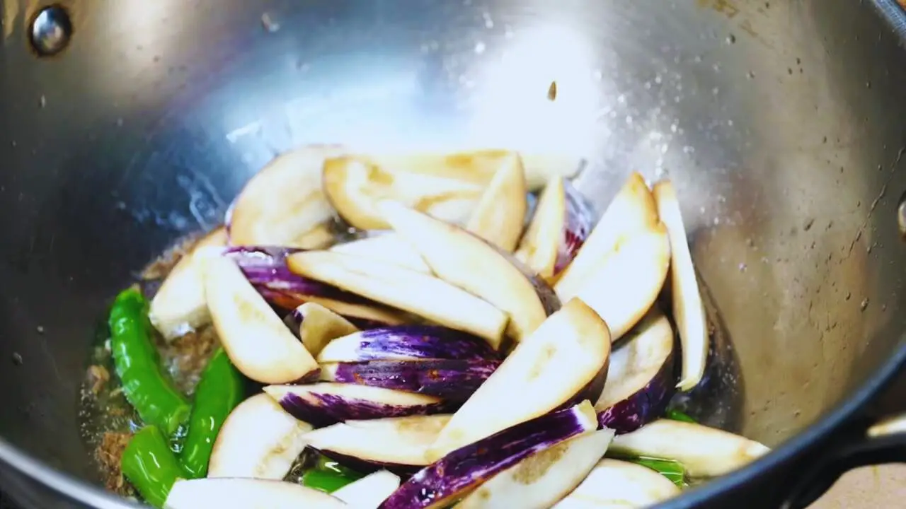 Adding brinjal slices 
