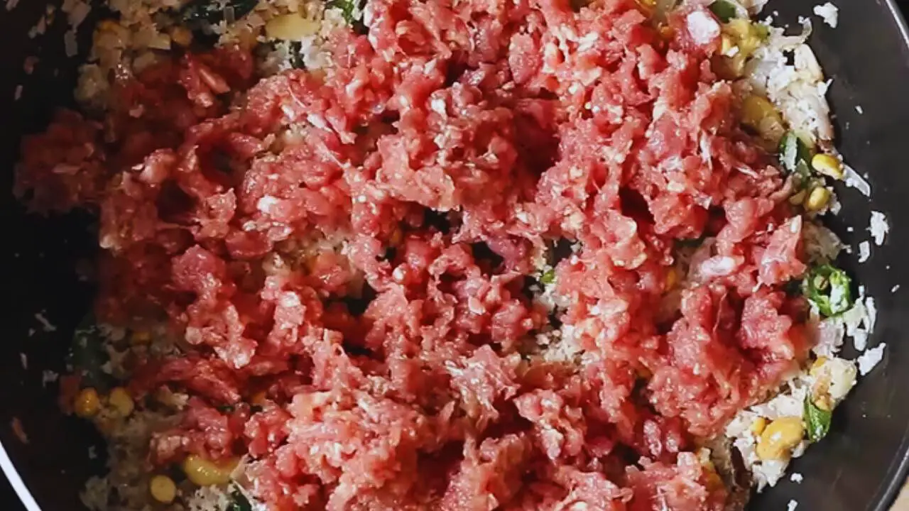 Adding minced mutton