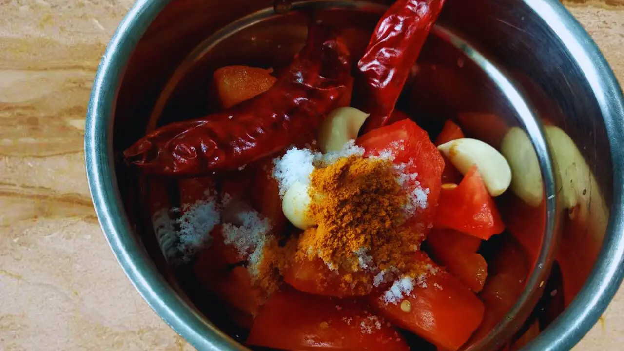Adding other ingredients of onion tomato chutney