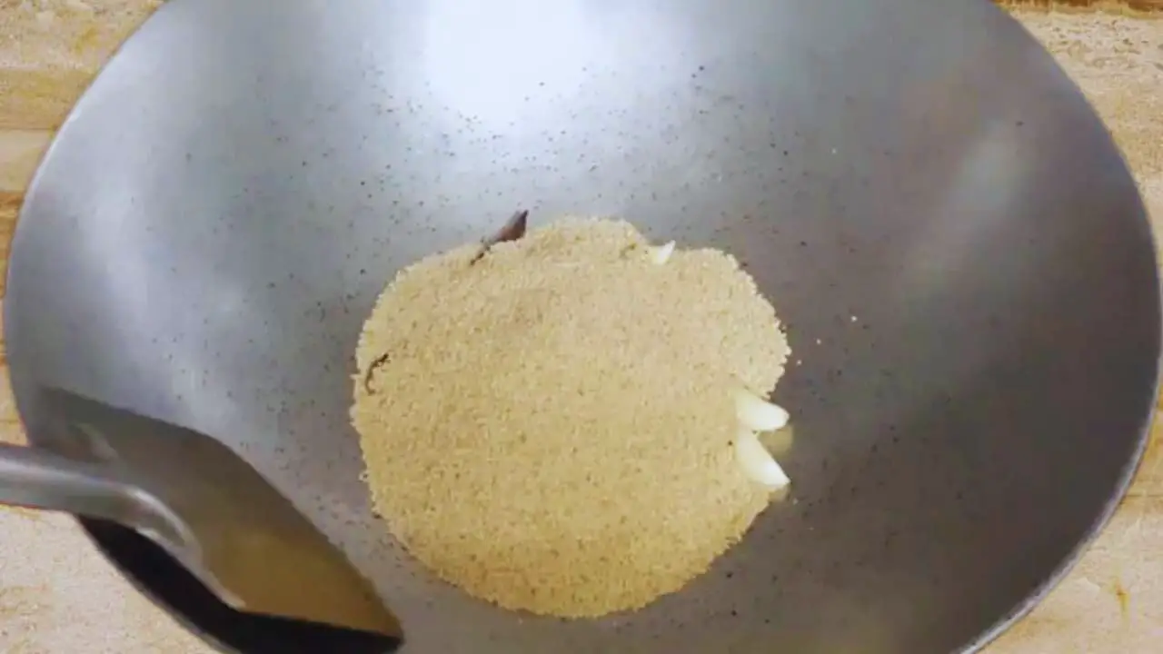 Adding poppy seeds to make the chutney 