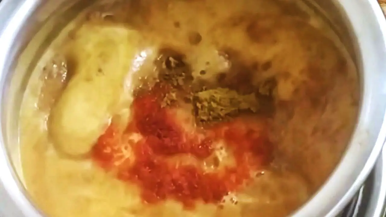 Adding red chili powder to Date Chutney 