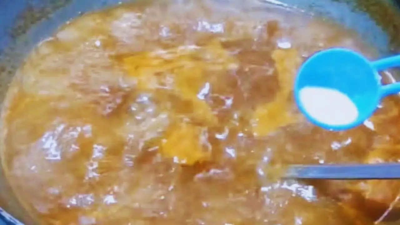 Adding regular table salt to tamarind chutney