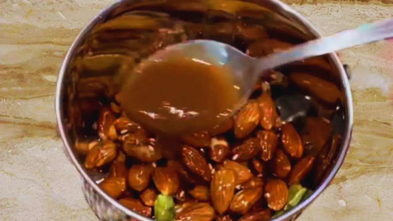 Adding tamarind water 