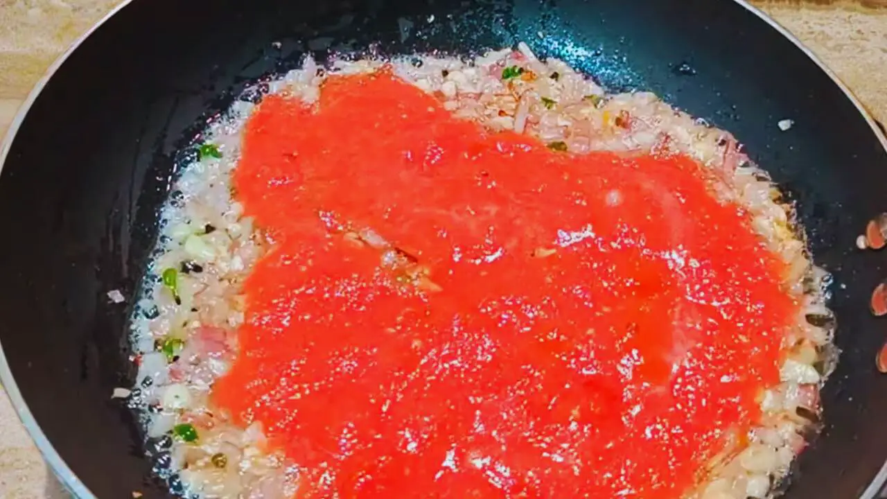 Adding tomato paste to make Fish Momo sauce 