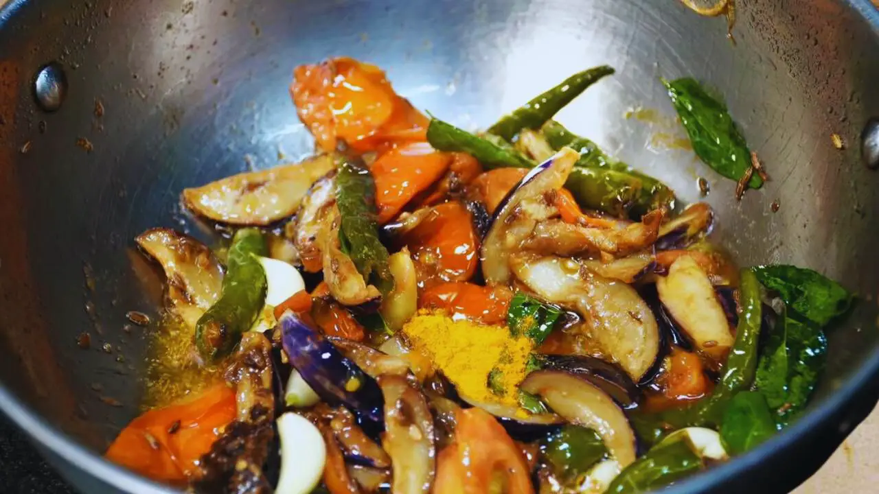 Adding turmeric powder 