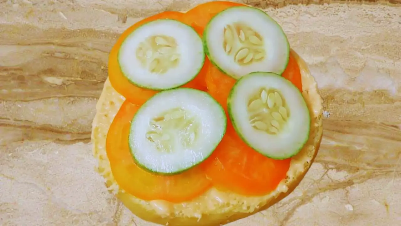 Arranging cucumber and tomato slices 