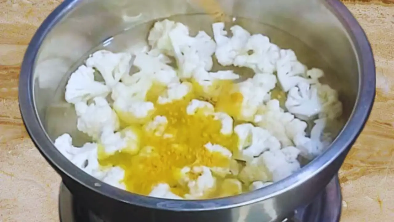 Boiling cauliflower 