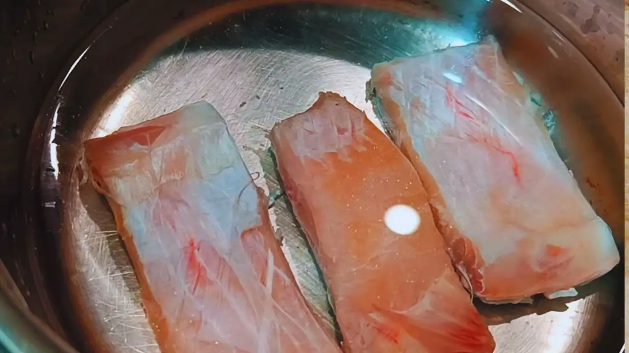 Boiling fish to make momos