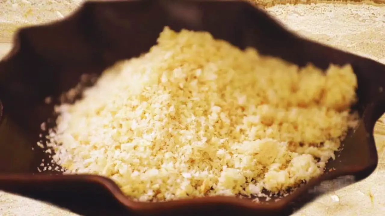 Bread crumbs to coat Fish Balls 