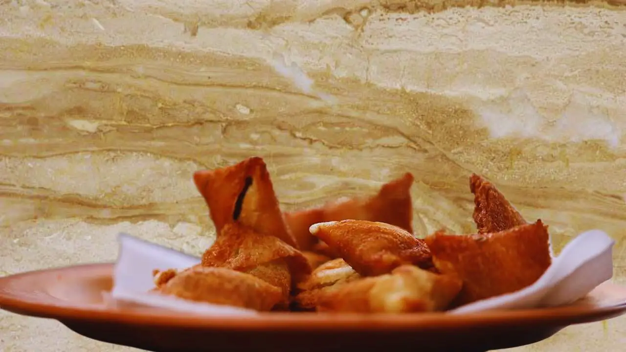 Bread Samosas on a tissue paper 