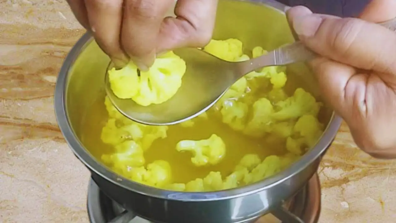 Checking boiled cauliflower 