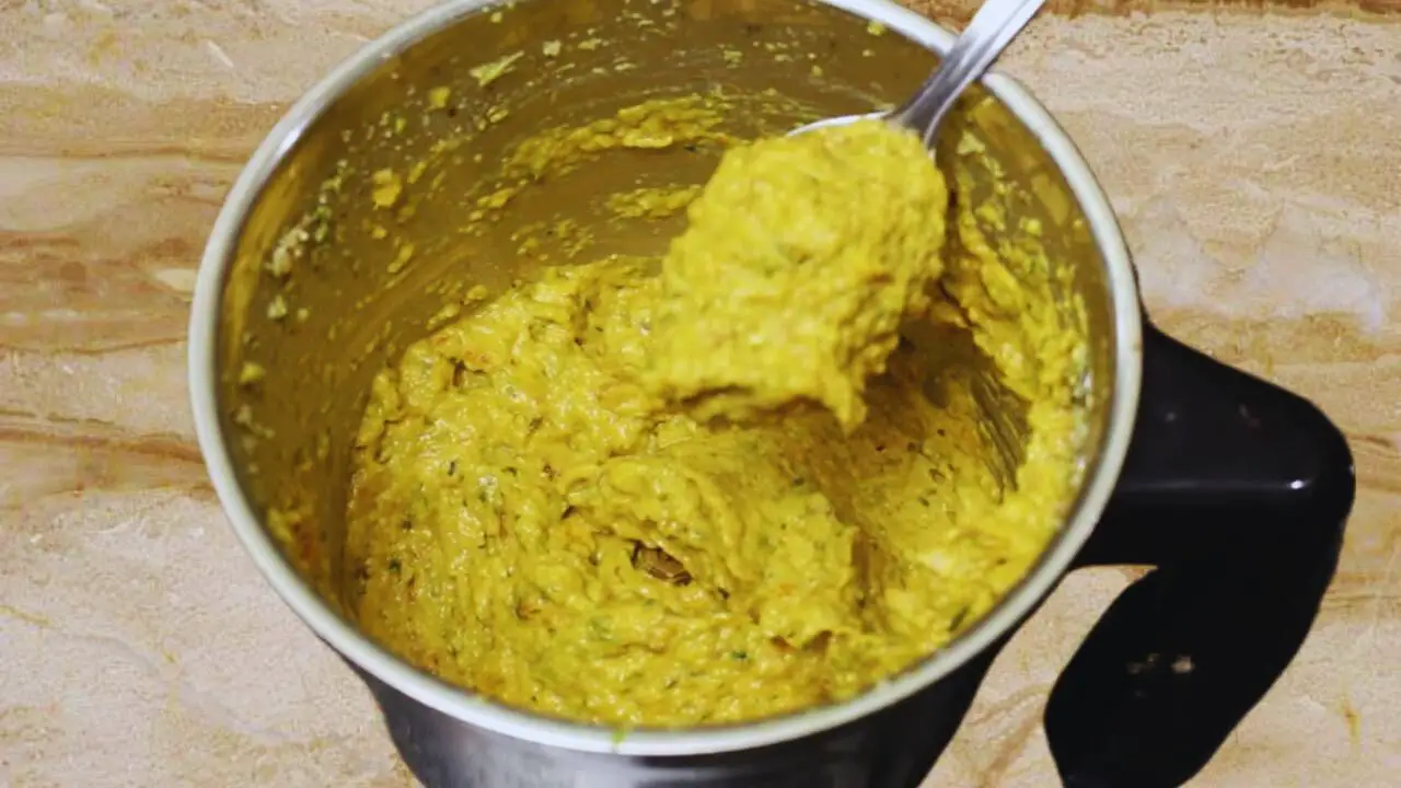 Checking consistency of Bottle Gourd Chutney paste 