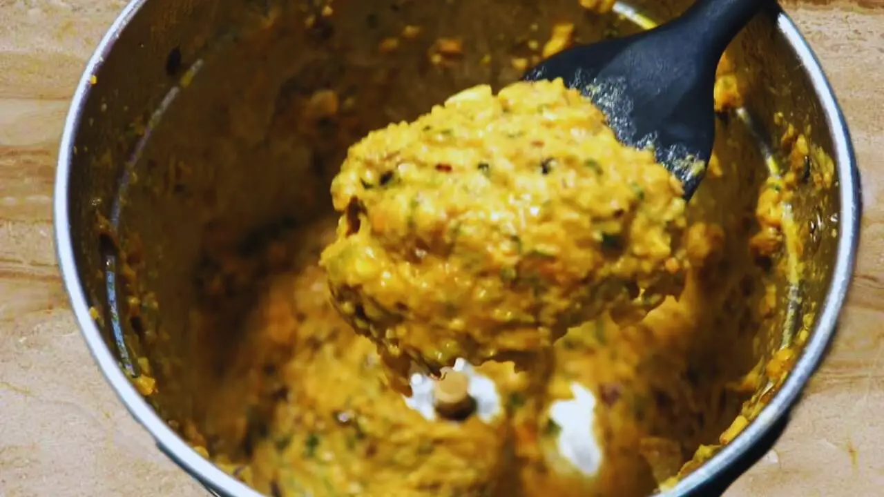 Checking consistency of Brinjal Chutney paste 