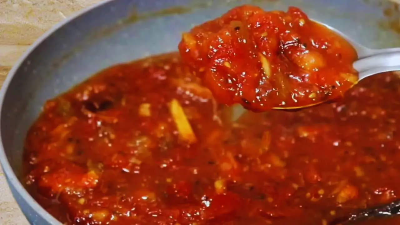 Checking thickness of the tomato chutney