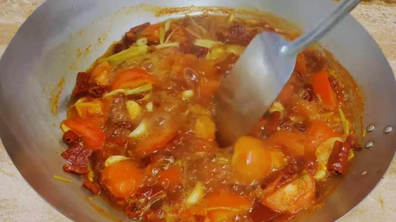 Cooking the ingredients of Momos Chutney 