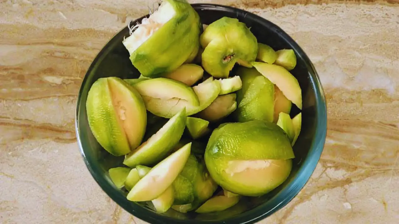 Cutting hog plum to make the chutney 