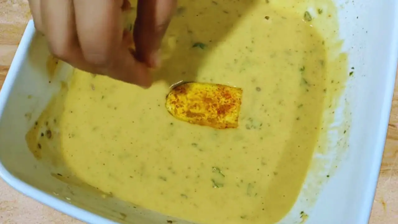 Dipping paneer slices 