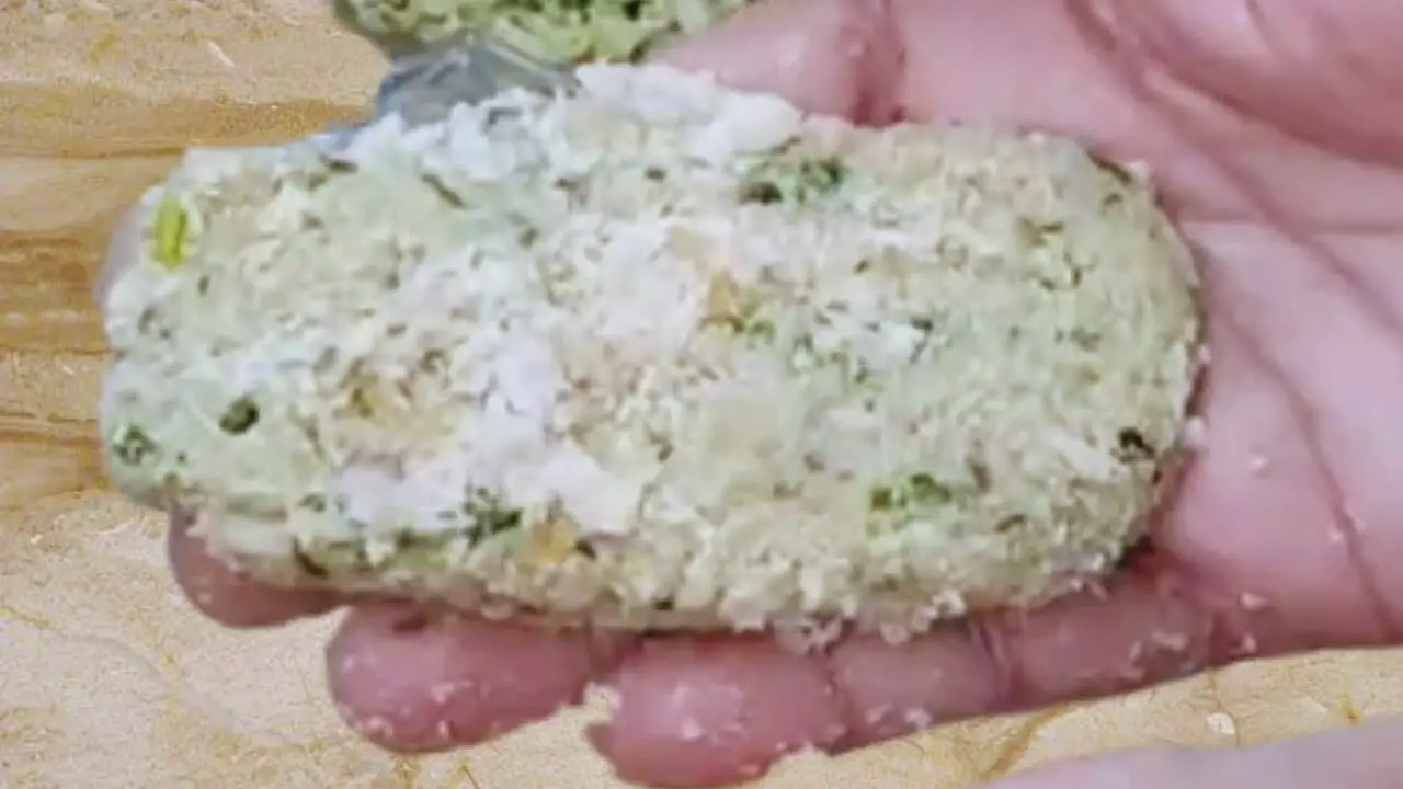 First coat of bread crumbs on prawn kabab 