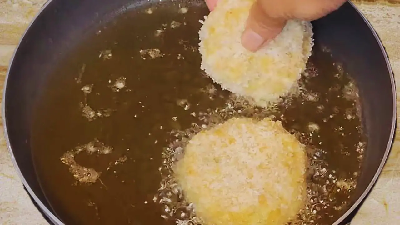 Frying egg cutlets 